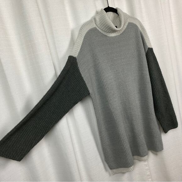 Lane Bryant Gray Colorblock Turtleneck Long Sleeve Sweater Sz.18/20 NWT - Picture 10 of 16